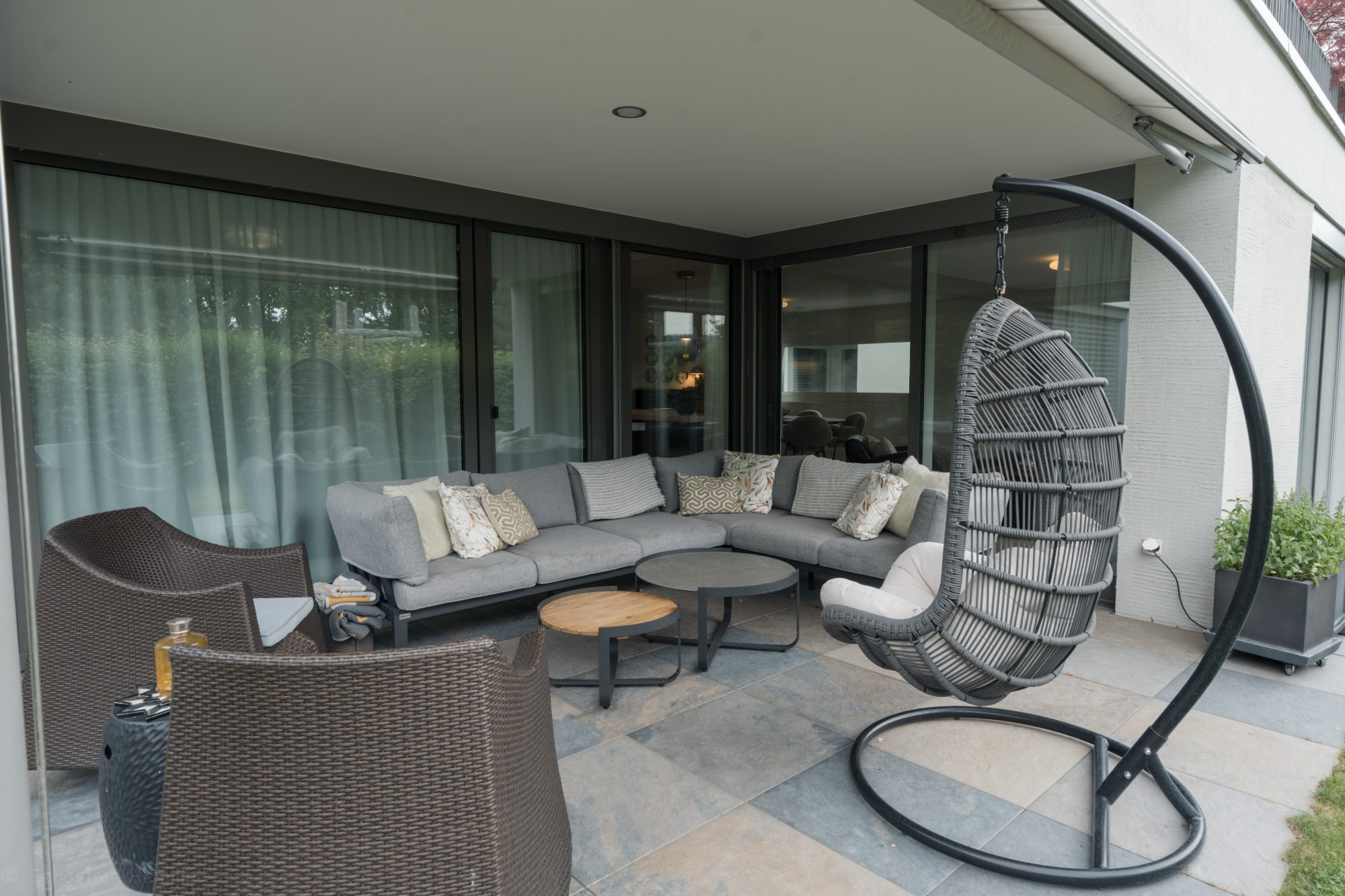 Covered terrace with lounge seating, Aargau